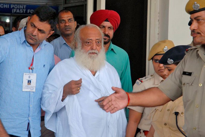 Asaram Bapu: guru foi condenado à prisão perpétua por ter estuprado uma menor (Stringer/File Photo/Reuters)