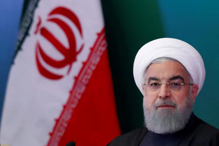 Presidente Hassan Rouhani culpou Washington pela penúria do Irã, conclamando seus compatriotas a "colocar a América de joelhos" (Danish Siddiqui/Reuters)