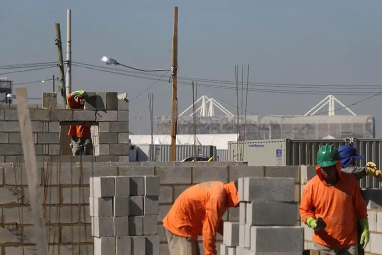 Construção: indústria da construção utilizou 57% da capacidade de operação em março (Ricardo Moraes/Reuters)