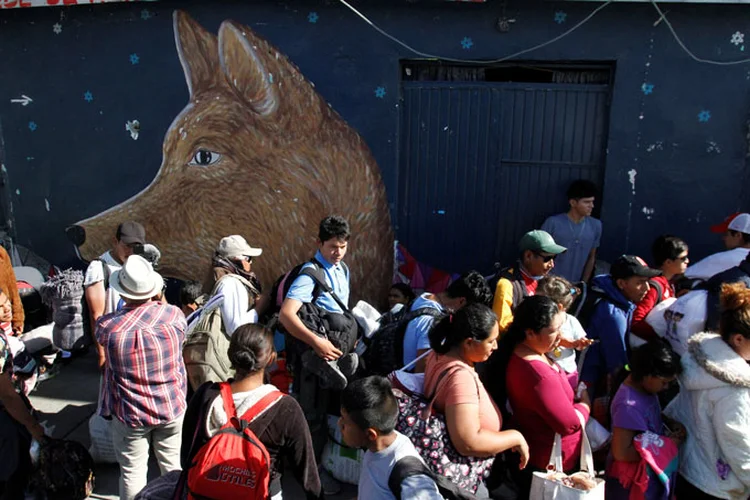Migração: centenas de imigrantes da América Central que integram uma caravana que atravessa o México se reencontraram em Tijuana na quarta-feira (Jorge Duene/Reuters)