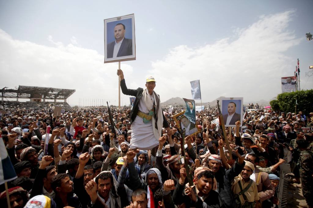 Milhares participam de funeral de líder político houthi no Iêmen