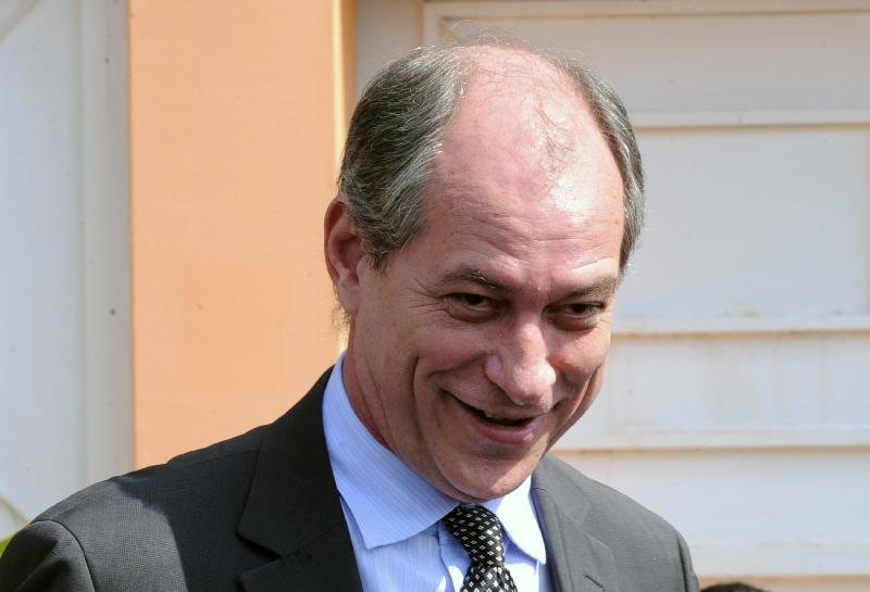 Ciro Gomes bate boca com youtuber durante evento Exame