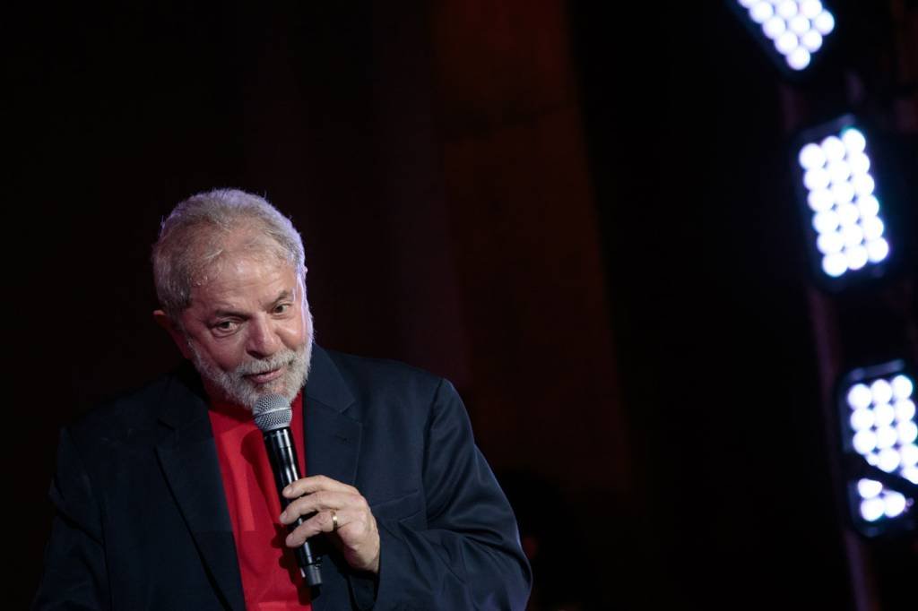 Lava Jato questiona "comitê" de Lula na PF e quer barrar visita de Gleisi