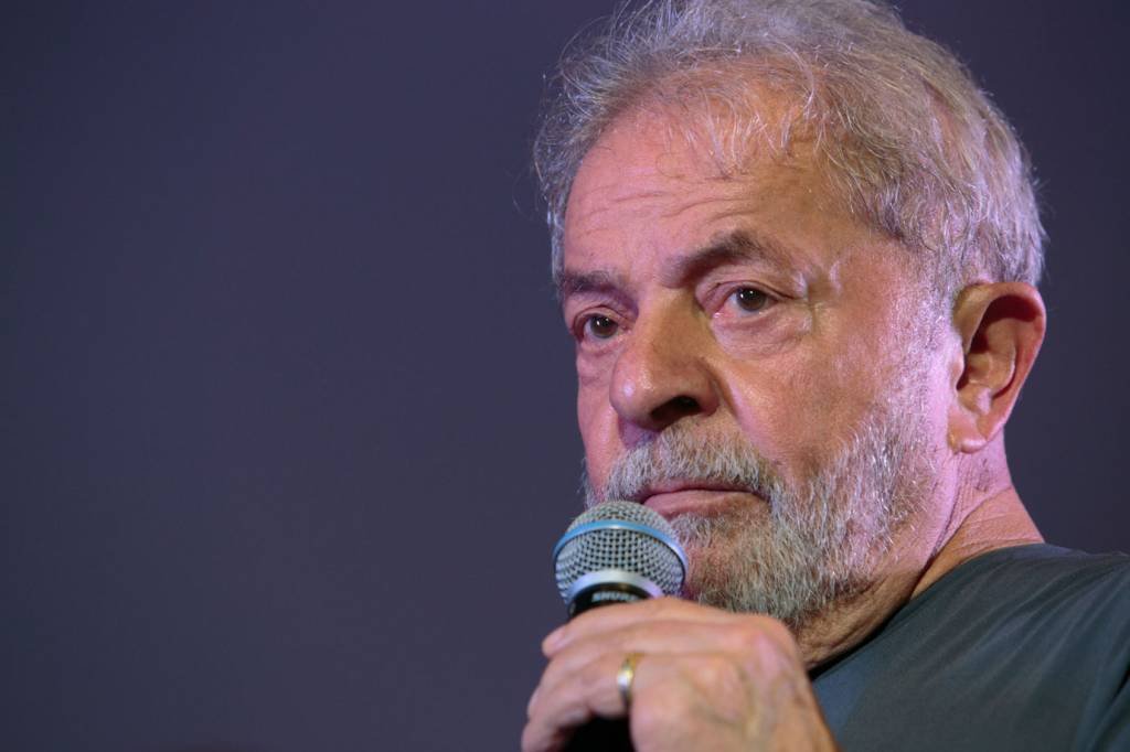 Em artigo escrito da prisão, Lula distorce dados