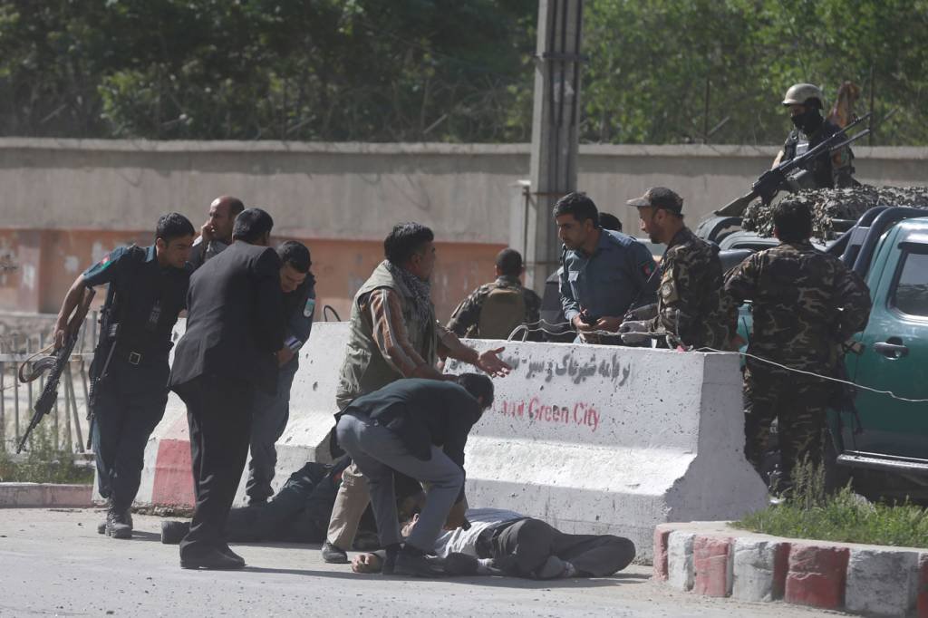 Dia mortal para jornalistas afegãos, com 10 mortos em dois ataques