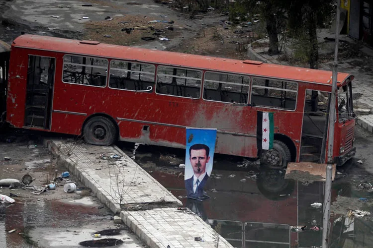 Ghouta Oriental: 166 mil pessoas foram retiradas da cidade por corredores humanitários (Molhem Barakat/Reuters)