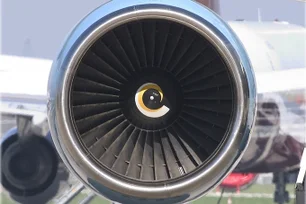 Imagem referente à matéria: Após largar a faculdade, jovem da Geração Z fatura mais de US$ 100 mil ao ano com aviação