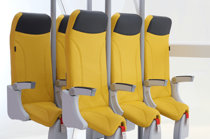 Estes assentos superespremidos de avião são o seu pior pesadelo de férias