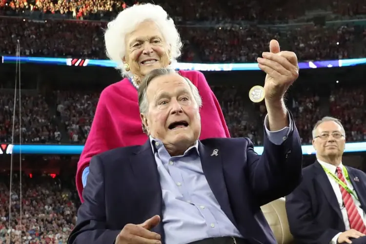 Barbara Bush: ex-primeira-dama e seu marido, George H. W. Bush, em evento no ano passado (Adrees Latif/Reuters)