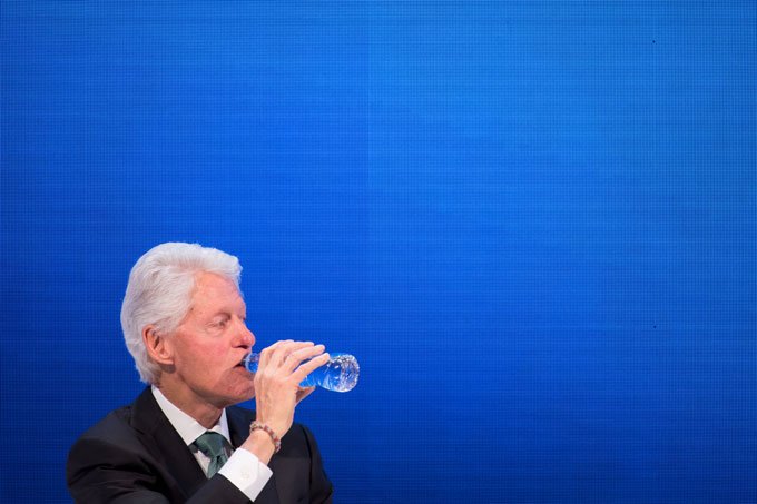 Emissoras dos EUA desistem de produzir séries sobre queda de Bill Clinton