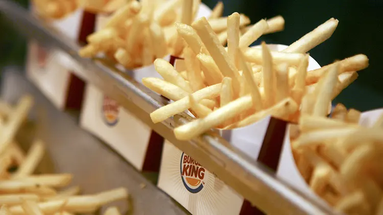 Burger King: Além da abertura de novas unidades, a companhia também está expandindo por outras frentes (Dimas Ardian / Bloomberg News/Bloomberg)