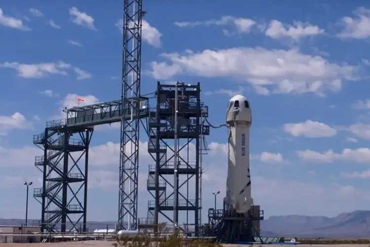 Lançamento do foguete New Shepard: Bezos planeja colocar humanos no foguete para testes de voo até o final do ano (Blue Origin/Divulgação)