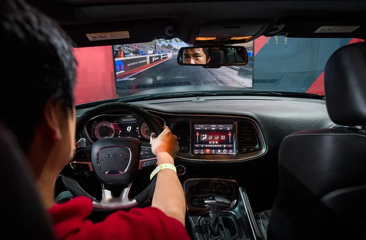 Realidade virtual: simulador lançado no Salão Internacional do Automóvel de Nova York leva engenharia automotiva ao campo da ciência do videogame