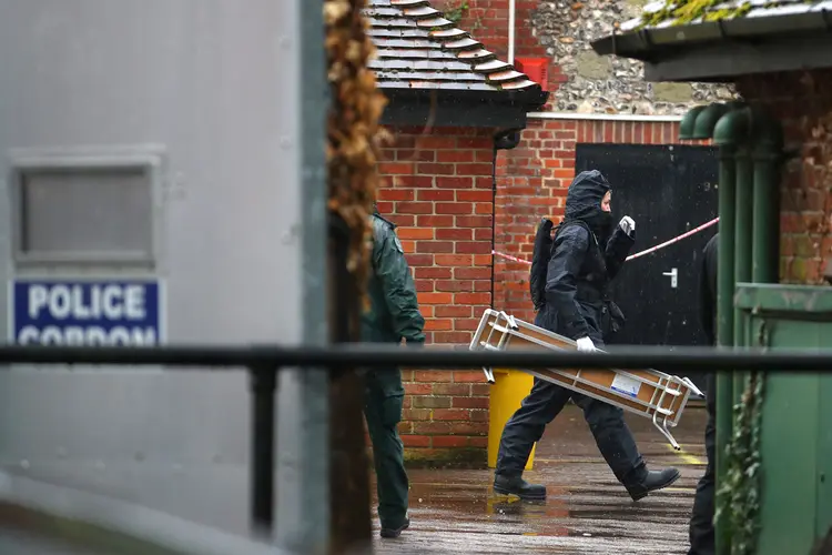 De acordo com jornal britânico, os suspeitos russos teriam sido identificados a partir de imagens de câmeras de segurança (Hannah McKay/Reuters)