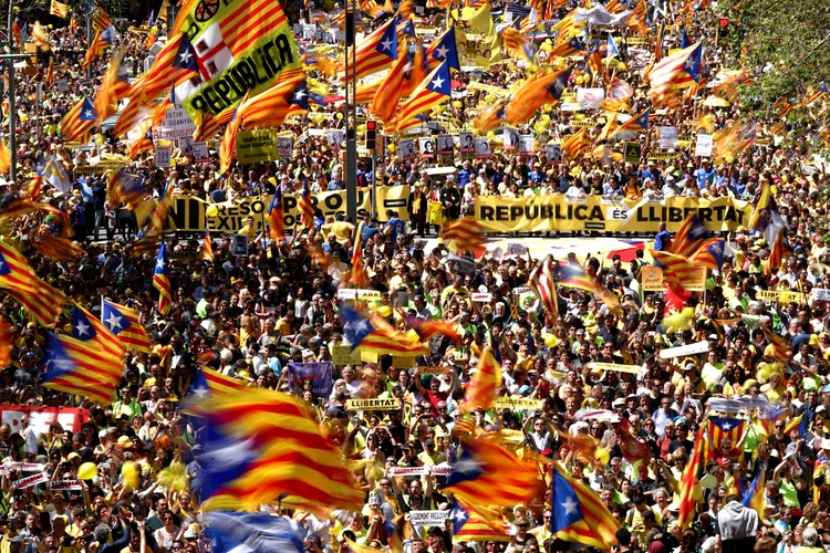 Protesto em Barcelona: manifestação acontece seis meses após as primeiras prisões de figuras do movimento (Albert Gea/Reuters)