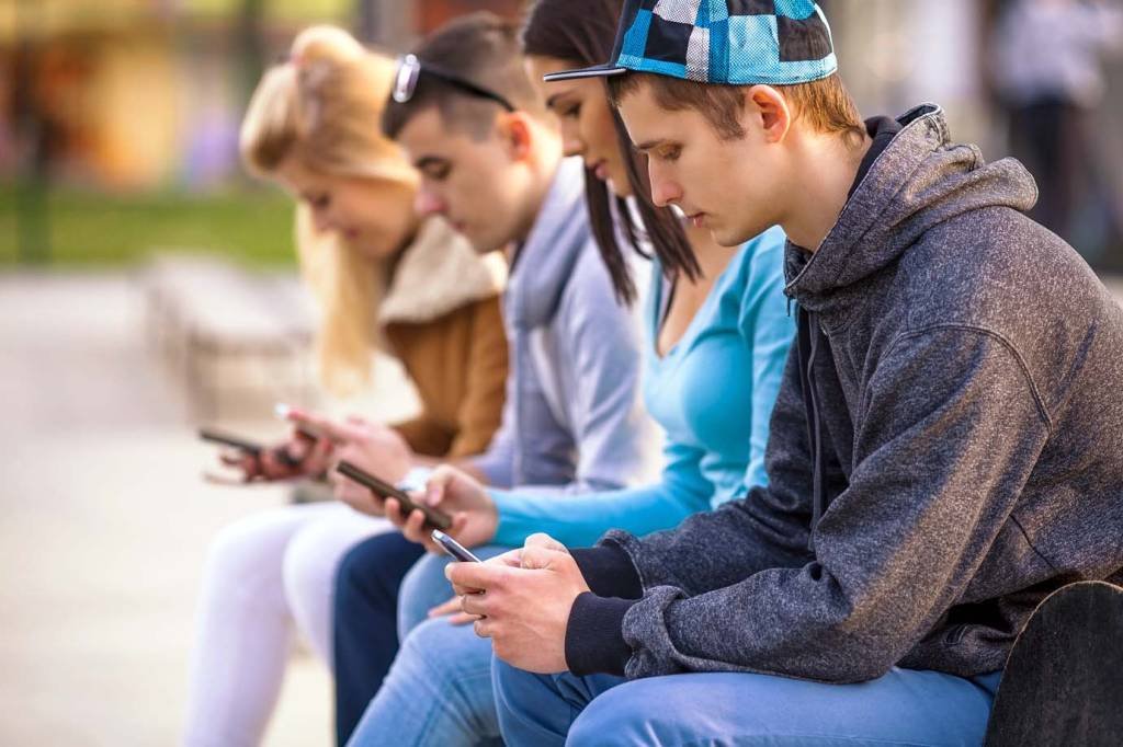 Jovens brasileiros são os que mais utilizam aparelhos eletrônicos no mundo