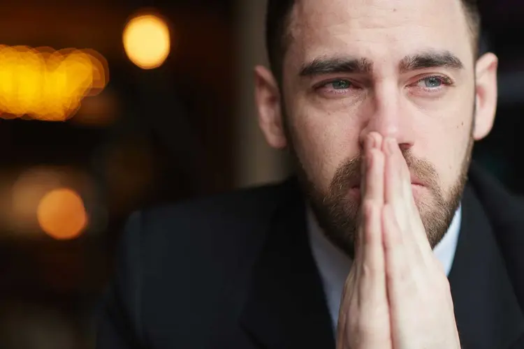 Chorar no trabalho: as lágrimas não são cenário ideal, mas o que fazer? (shironosov/Thinkstock)