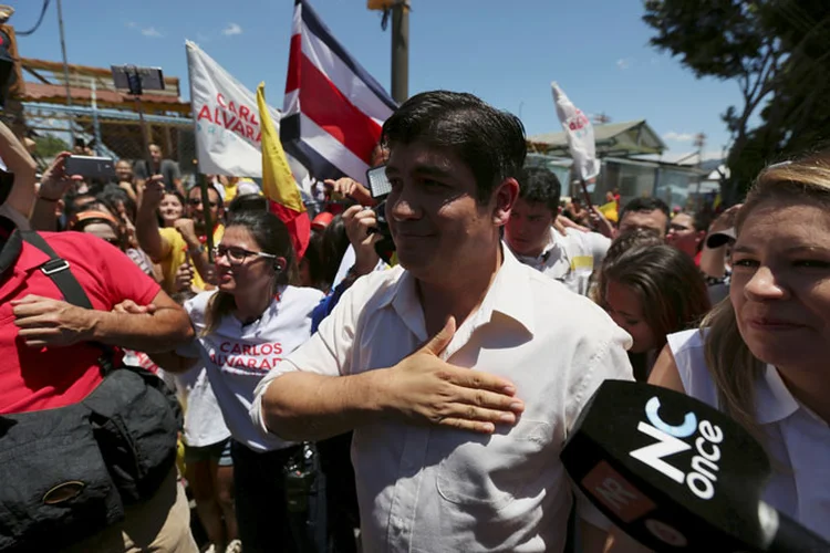 Carlos Alvarado: Já o presidente eleito - um escritor e ex-ministro - se declarou favorável à união gay (Jose Cabezas/Reuters)