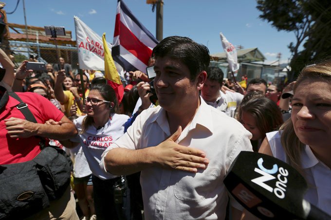 Governista derrota pastor evangélico e é eleito presidente da Costa Rica