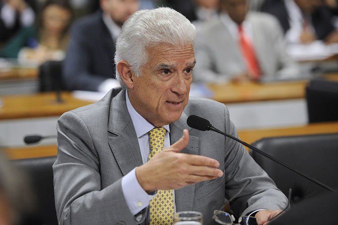 Tratar de carreira militar em reforma foi "equívoco", diz membro da CCJ