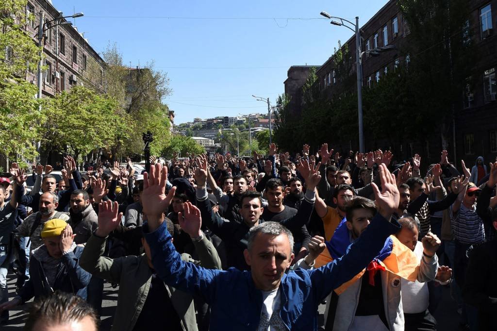 Apesar dos protestos, parlamento armênio elege novo primeiro-ministro