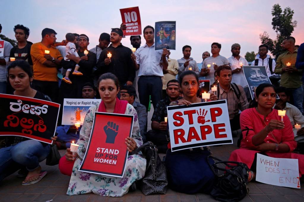 Adolescente é estuprada e queimada viva na Índia