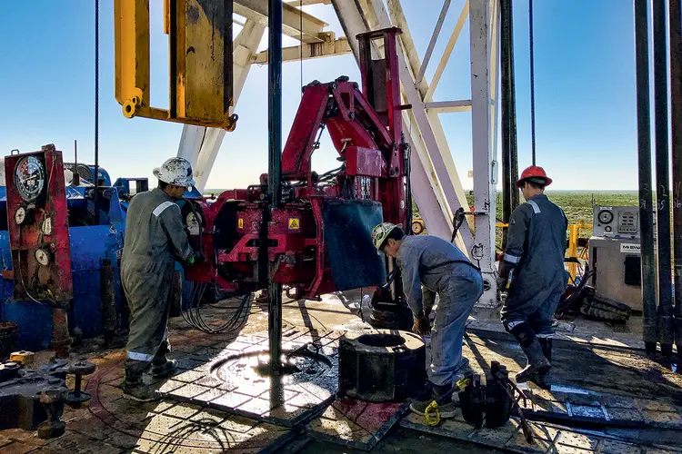 Extração de petróleo nos Estados Unidos: o óleo de xisto já representa metade da produção americana (Ernest Scheyder/Reuters)