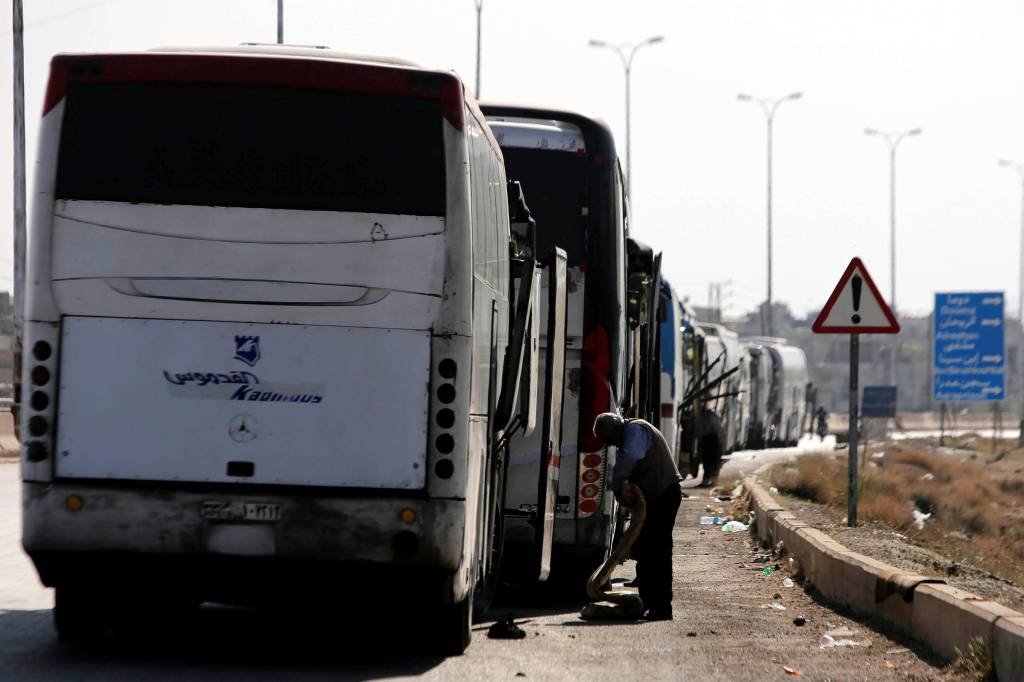 Último reduto rebelde de Ghouta Oriental começa ser evacuado