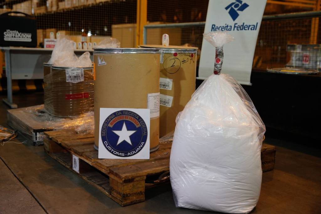 Receita Federal apreende 100 quilos de heroína no aeroporto do Galeão