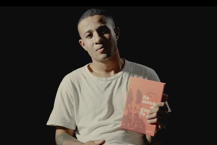 Michael Douglas Jesus Santos, detento de Hortolândia participou do projeto Resenha Livre, parceria da editora Carambaia (Carambaia/Videocubo/Divulgação)