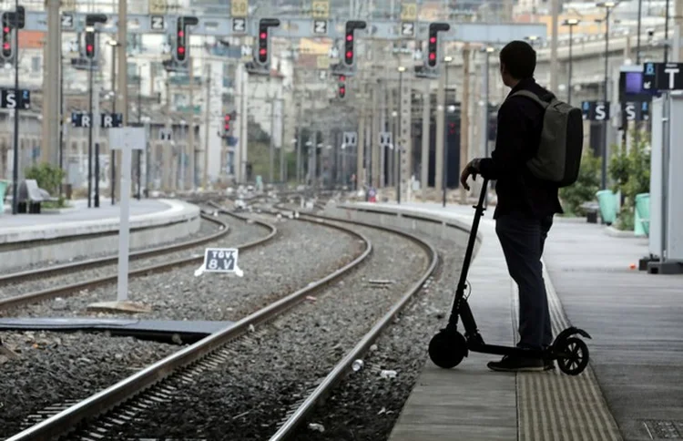 França: uma das principais empresas públicas do país, a operadora de trens SNFC, deu o pontapé no movimento