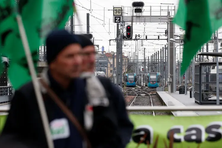 Ferroviária: o governo francês quer alterar as condições trabalhistas do novos funcionários da SNFC (Stephane Mahe/Reuters)