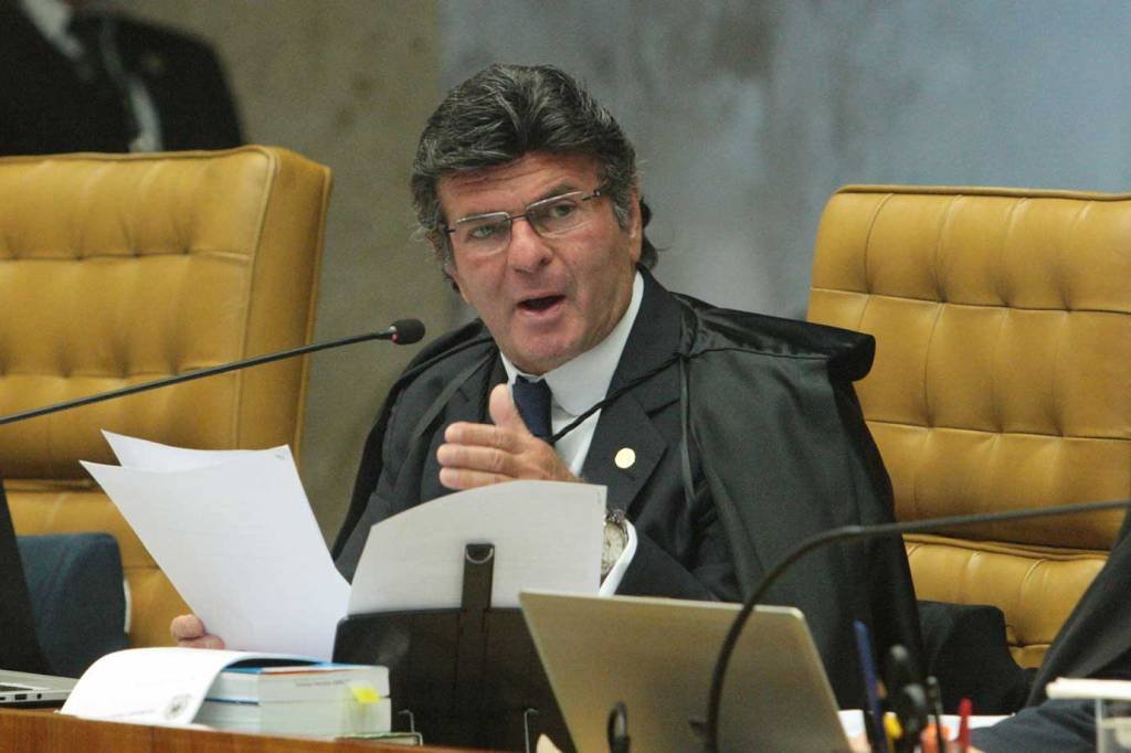 Luiz Fux dá 5º voto para rejeitar habeas corpus a Lula