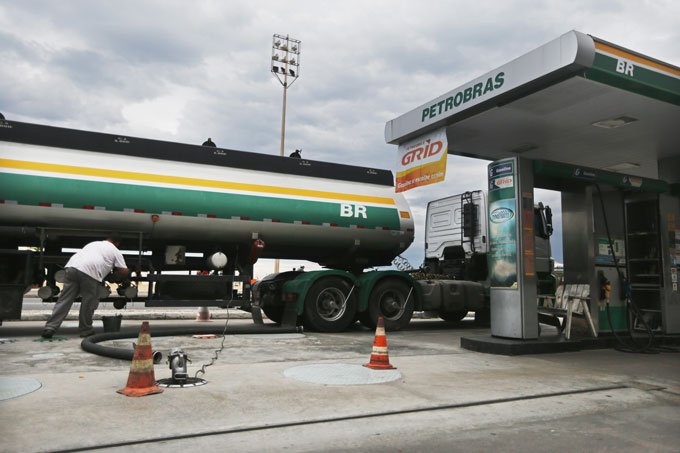 Petrobras reduz preço da gasolina pela 1ª vez desde 22 de junho