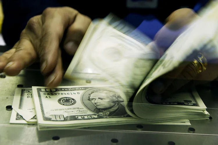 Câmbio: dólar operava com leves oscilações ante o real no pregão desta terça-feira (Ian Waldie/Reuters)