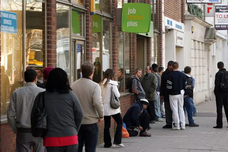 Desemprego: pedidos novos de auxílio-desemprego nos Estados Unidos caíram 1 mil na semana encerrada no dia 14 de abril, para um total de 232 mil (Oli Scarff/Reuters)