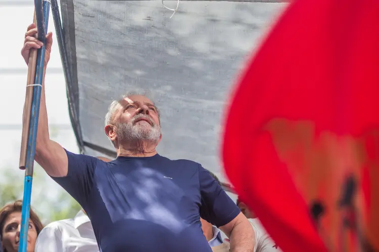 Imagem de arquivo de Luiz Inácio da Silva: No atual pedido de liberdade, a defesa de Lula afirma que Moro foi parcial em sua condenação (Victor Moriyama/Getty Images)