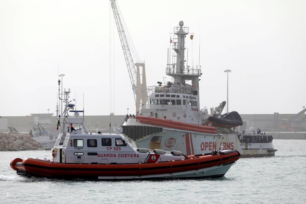 Itália resgata mais de 290 imigrantes no Mediterrâneo