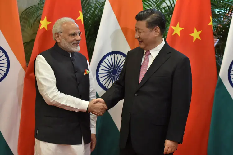 Narendra Modi e Xi Jinping (arquivo): junto com a China, a Índia tem fortalecido seu poderio bélico justamente para mostrar sua autonomia (India's Press Information Bureau/Handout/Reuters)