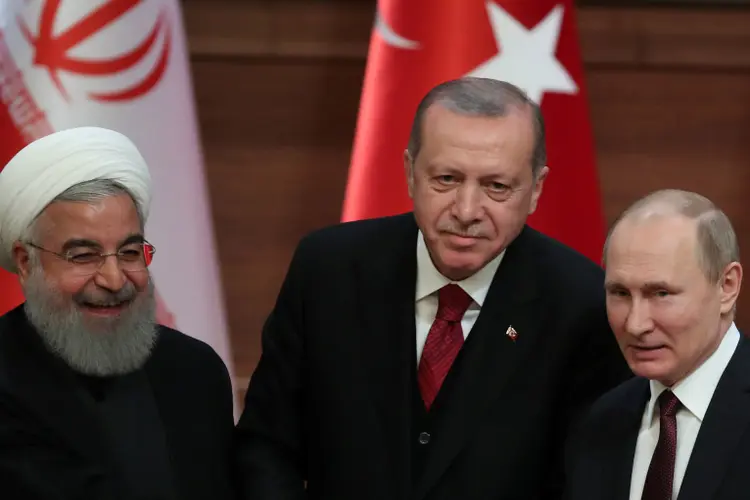 "Ninguém faz nada, a não ser Irã, Turquia e Síria", afirmou Putin em coletiva (Umit Bektas/Reuters)