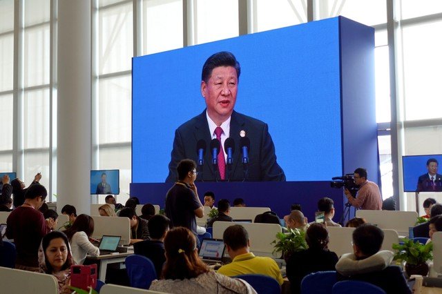 Xi fala sobre uma China “mais aberta” e critica Trump na Davos Asiática