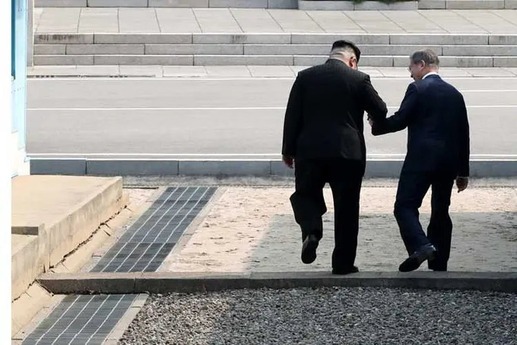 Encontro: Kim e Moon selaram hoje um acordo para se chegar "à completa desnuclearização da península coreana" (Korea Summit Press Pool/Poo/Reuters)