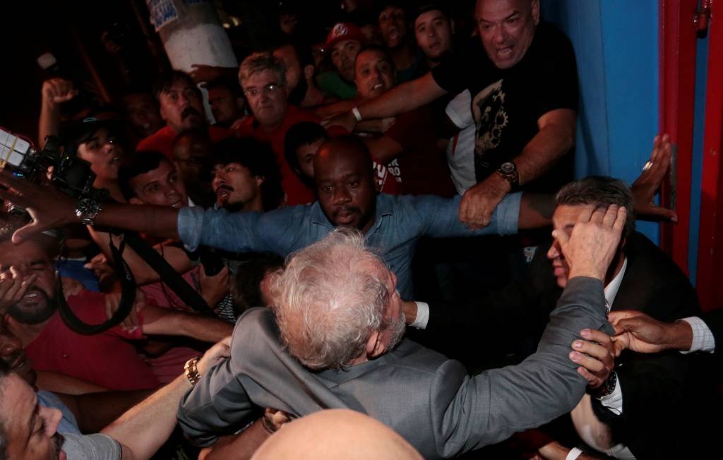 Bastidores do histórico termo de rendição de Lula