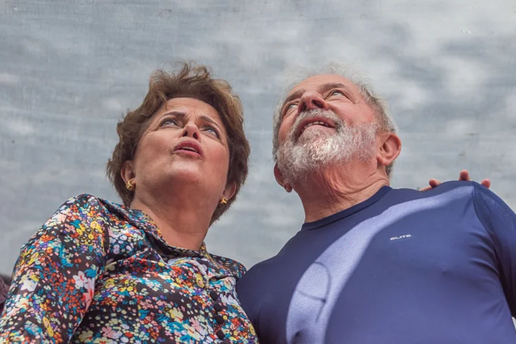 Dilma Rousseff e Lula: potencial candidata a senadora disse que a intenção é que ela e Lula façam como "nas Olimpíadas" e passem o bastão para a nova geração (Victor Moriyama/Getty Images)