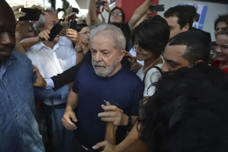 Lula: advogado disse que banho de sol está sendo organizado pela Polícia Federal (Rovena Rosa/Agência Brasil)