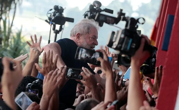 LULA APÓS DISCURSO NESTE SÁBADO: a noite chegou sem nenhuma definição sobre como se dará sua prisão  / Leonardo Benassatto/ Reuters (Leonardo Benassatto/Reuters)