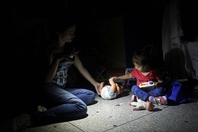 Estado mais populoso da Venezuela registra 24 horas de falhas elétricas