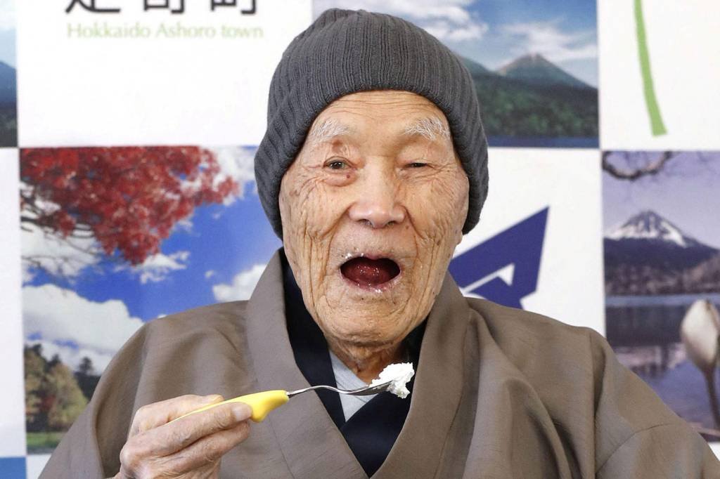 Japonês de 112 anos se torna o homem mais velho do mundo