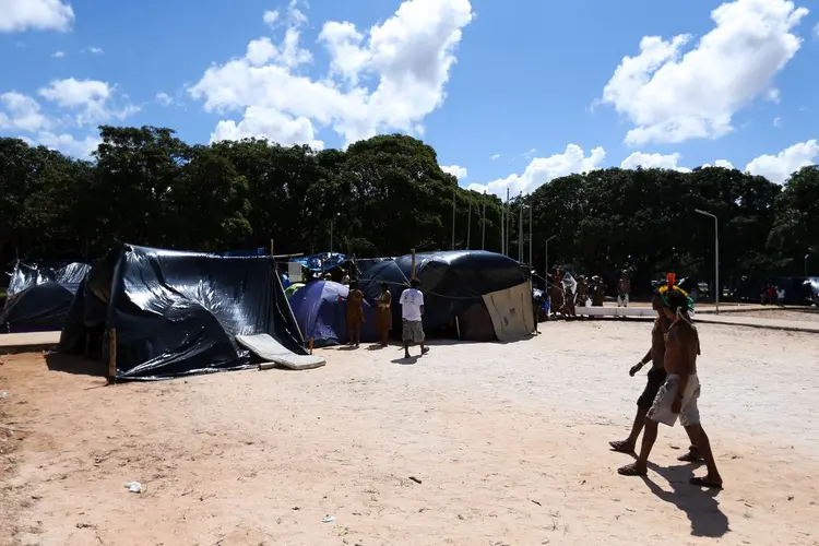 Indígenas: povos apelam por mais atenção à demarcação de terras, cuidados com saúde e educação no acampamento Terra Livre (Marcelo Camargo/Agência Brasil)