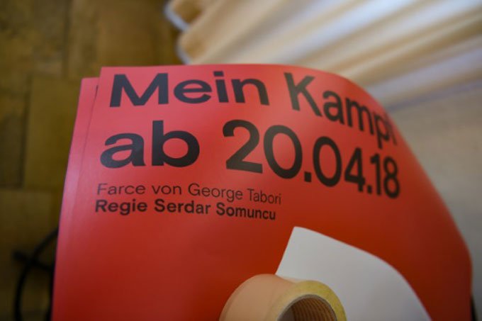 Justiça da Alemanha autoriza peça teatral sobre "Mein Kampf"